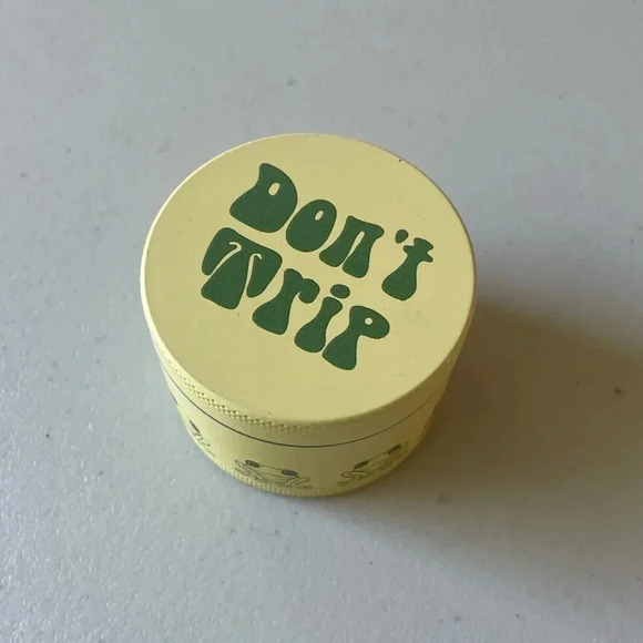 NWT Urban Outfitters Don’t Trip Leaf Grinder - Picture 2 of 8